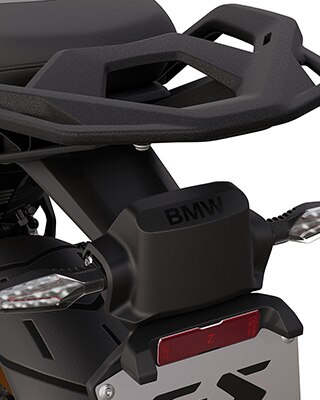 La BMW R 1300 GS Option 719 Tramuntana avec clignotant à fonction intégrée et radar arrière