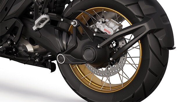Les roues à rayons croisés dorées de la BMW R 1300 GS Option 719 Tramuntana