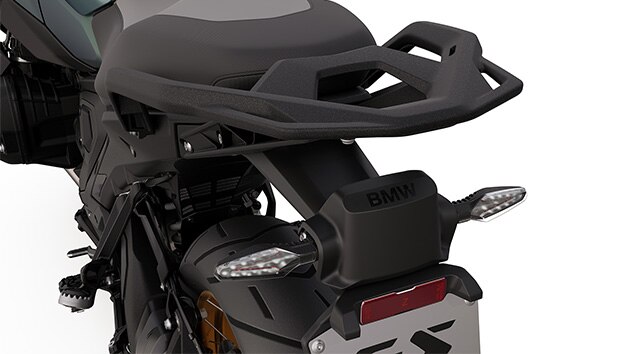 La BMW R 1300 GS Option 719 Tramuntana avec clignotant à fonction intégrée et radar arrière
