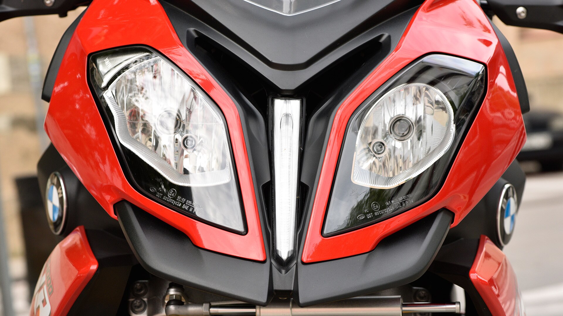 S 1000 XR face avant pleine de caractère