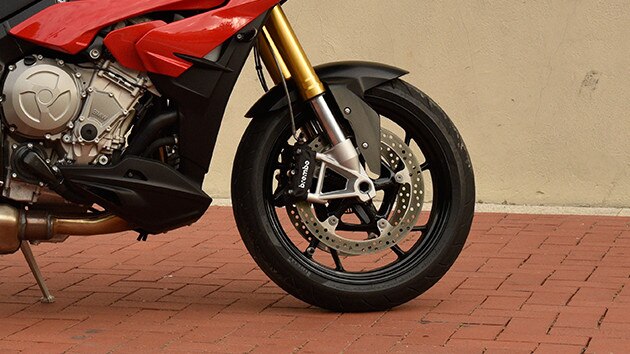 S 1000 XR roues en aluminium coulé avec valves inclinées