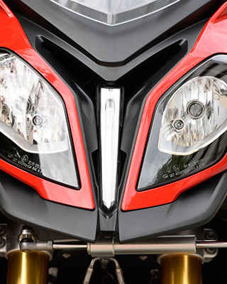 S 1000 XR face avant pleine de caractère