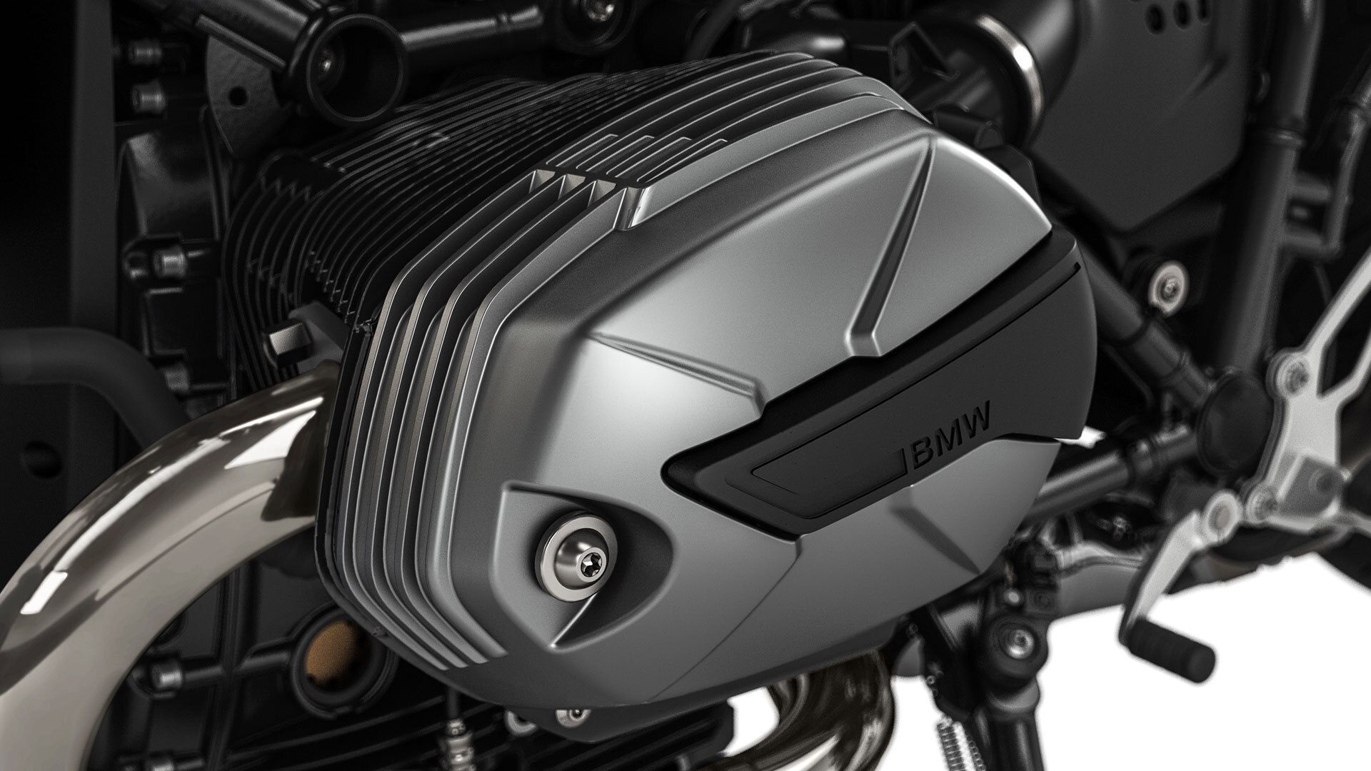 We see the two-cylinder boxer engine of the R nineT.
