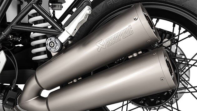 We see the dual-flow exhaust system of the R nineT.