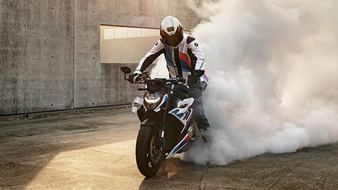 M R faisant un burnout