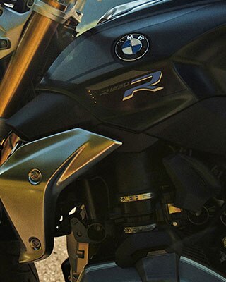 La BMW R 1250 R en style Exclusive dans un cadre montagneux