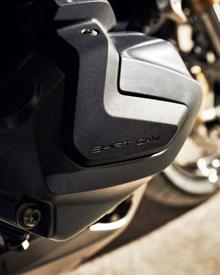 La BMW R 1250 R avec guidon et affichage des TFT à l'honneur