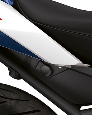 Prise de recharge 12 V à l’arrière de la R 1250 RS