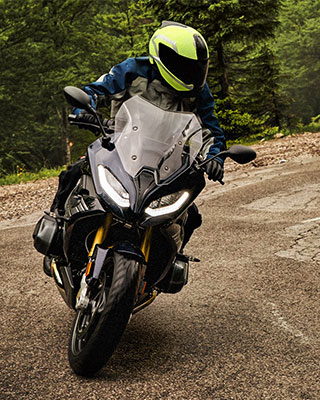 La R 1250 RS dans un virage
