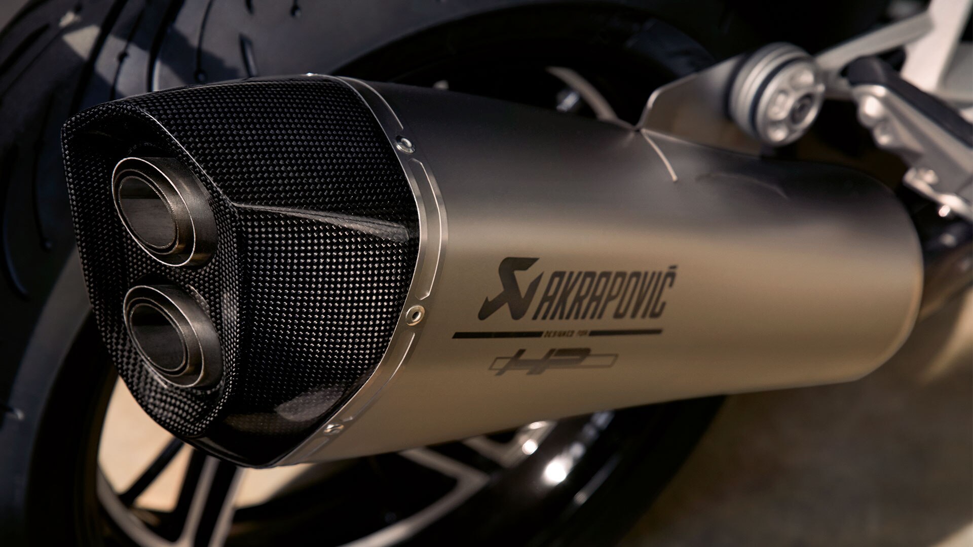 La BMW R 1250 RS avec silencieux sport HP