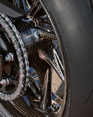 Roues en carbone M de la nouvelle BMW RR