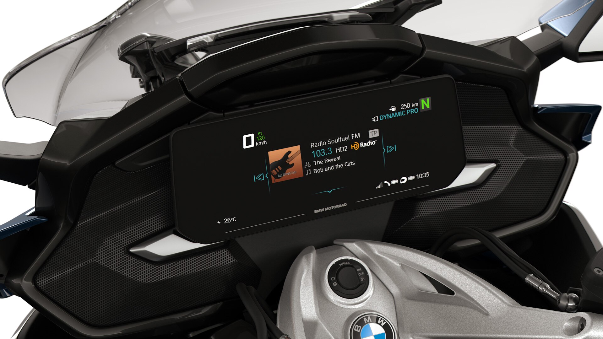 Focus on the TFT display and the K 1600 GTL’s speakers.