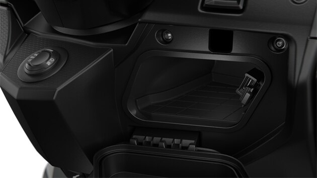 Prise de charge USB du compartiment de rangement du C 400 GT.