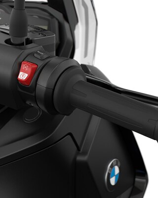 Nous voyons ici la manette des gaz du C 400 X.