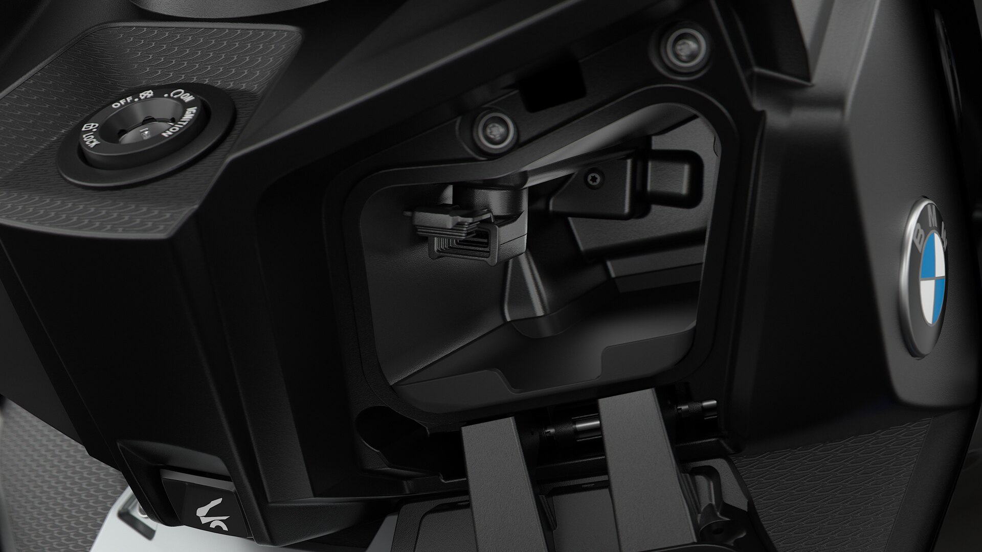 Nous voyons ici la prise de charge USB dans le compartiment de rangement du C 400 X.