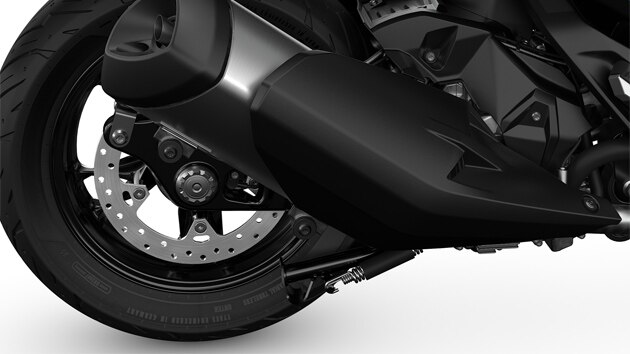 Nous voyons ici les systèmes d'échappement et de freinage du C 400 X.