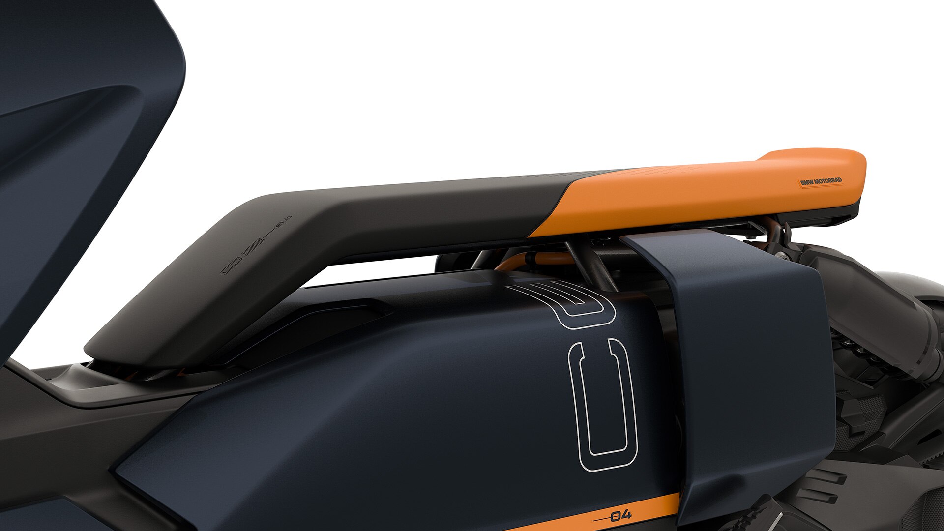 Selle flottante noire et orange.