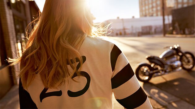 T-shirt Boxer pour femmes, visible de dos.